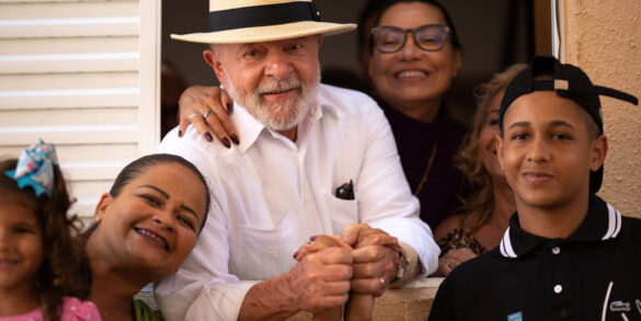 Em reduto bolsonarista, Lula reúne multidão durante entrega do Minha Casa Minha Vida 10