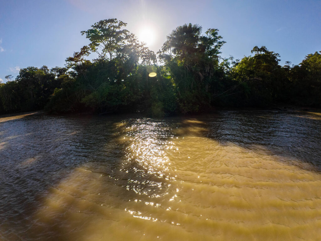 Mineradoras devoram a Amazônia enquanto a COP30 promete salvar 5