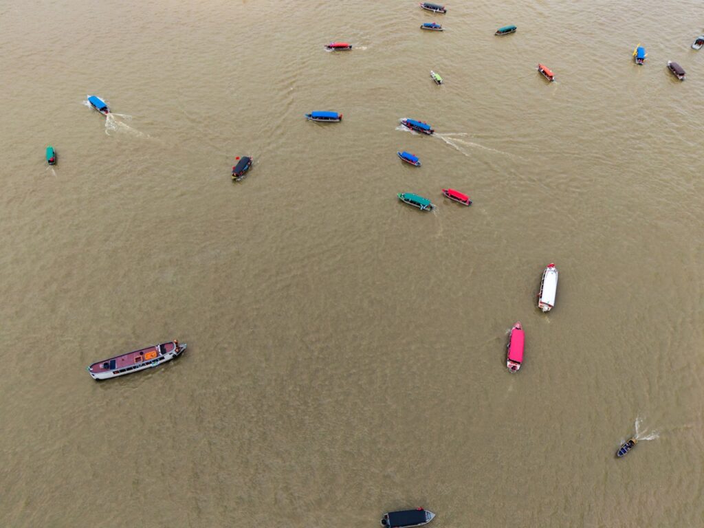 Com Cacique Raoni, barqueata na Baía do Guajará pede justiça climática e denuncia a Ferrogrão durante a COP30 em Belém 43