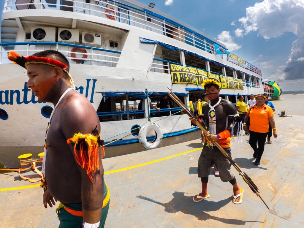 Com Cacique Raoni, barqueata na Baía do Guajará pede justiça climática e denuncia a Ferrogrão durante a COP30 em Belém 37