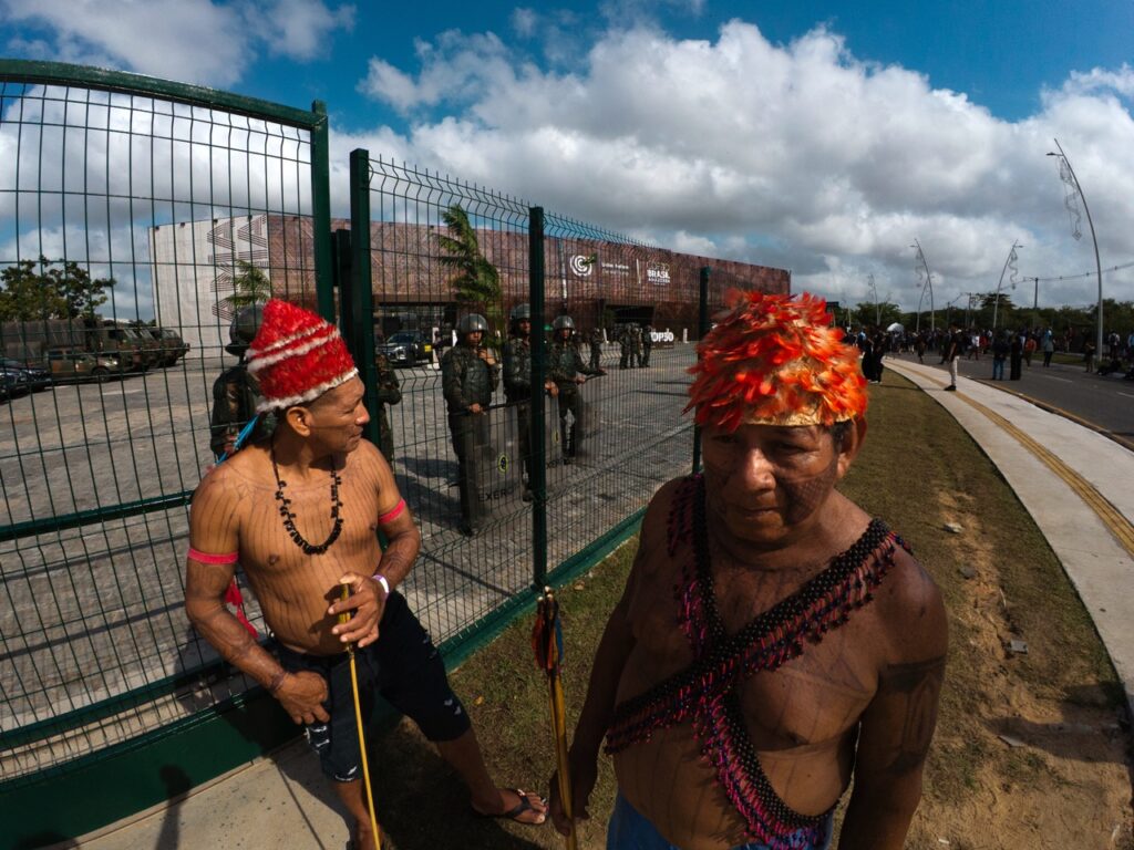 CHAMA LULA E REVOGA: Povos indígenas “param” COP30 e exigem revogação de decreto e fim da Ferrogrão 7