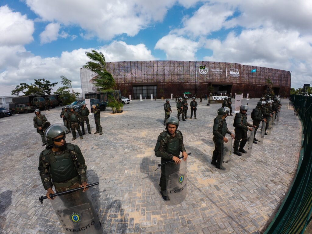 CHAMA LULA E REVOGA: Povos indígenas “param” COP30 e exigem revogação de decreto e fim da Ferrogrão 5