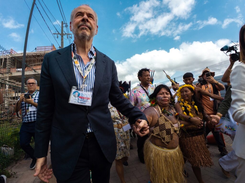 CHAMA LULA E REVOGA: Povos indígenas “param” COP30 e exigem revogação de decreto e fim da Ferrogrão 21