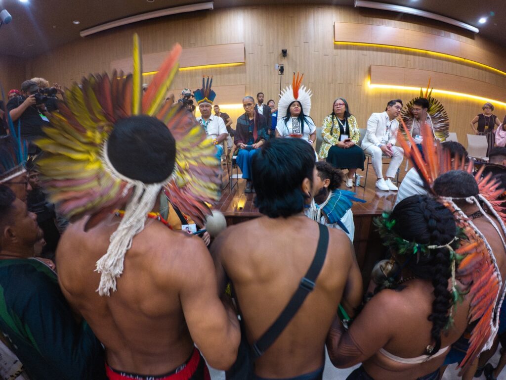 CHAMA LULA E REVOGA: Povos indígenas “param” COP30 e exigem revogação de decreto e fim da Ferrogrão 25