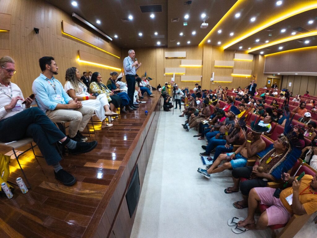 CHAMA LULA E REVOGA: Povos indígenas “param” COP30 e exigem revogação de decreto e fim da Ferrogrão 43