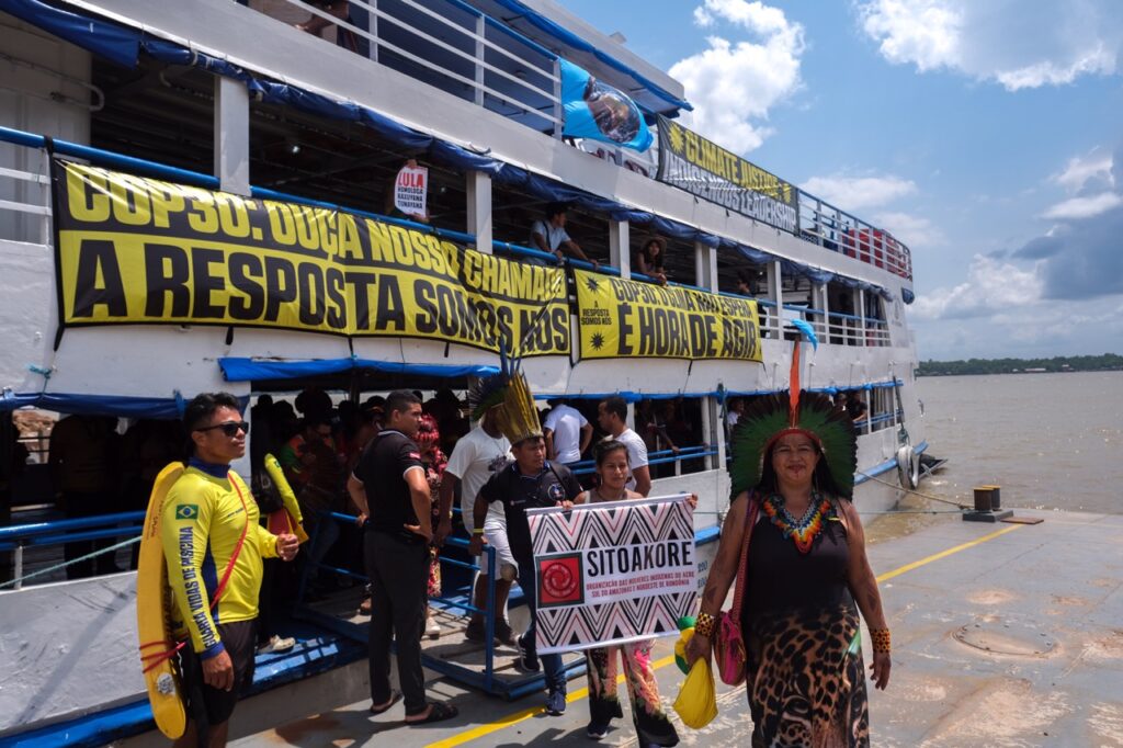 Com Cacique Raoni, barqueata na Baía do Guajará pede justiça climática e denuncia a Ferrogrão durante a COP30 em Belém 29