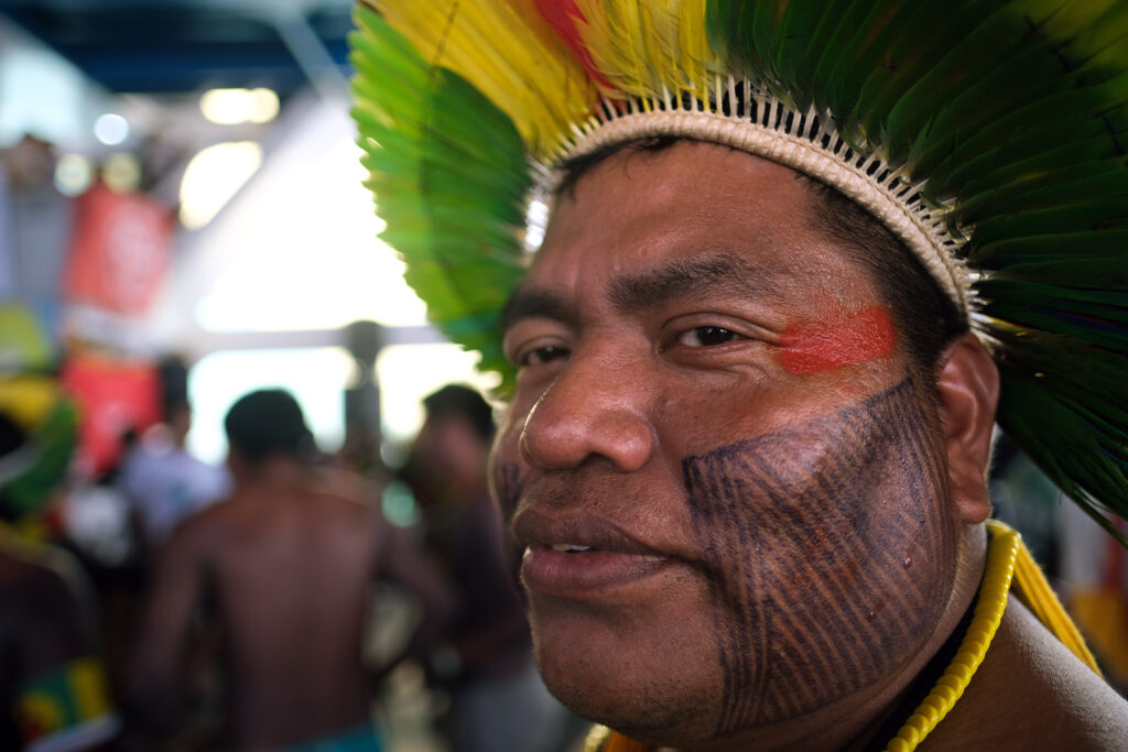 Com Cacique Raoni, barqueata na Baía do Guajará pede justiça climática e denuncia a Ferrogrão durante a COP30 em Belém 15
