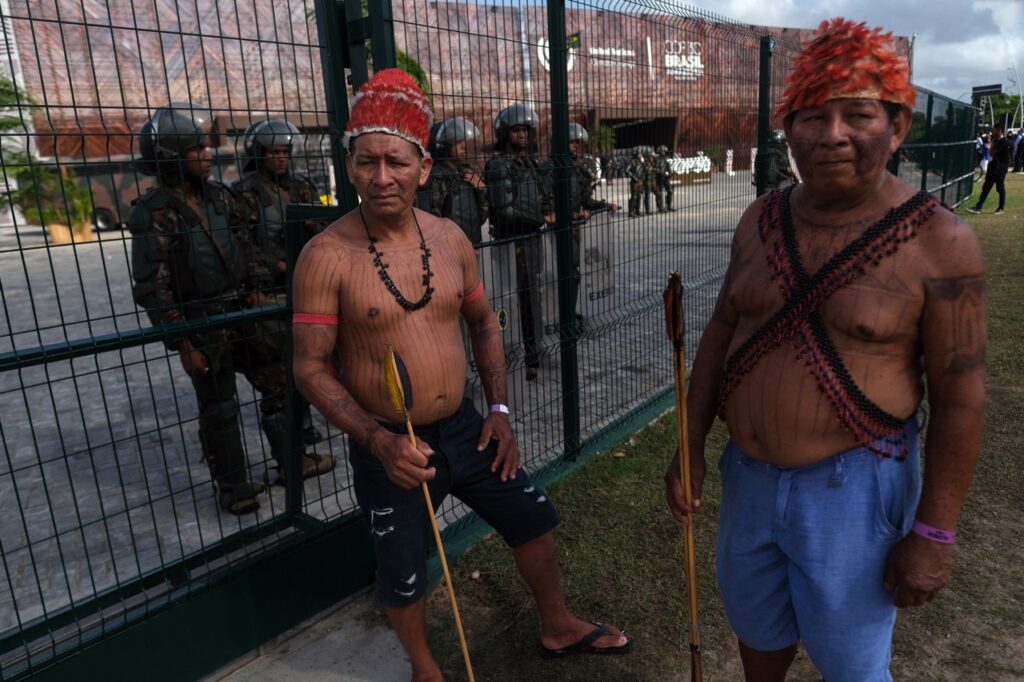 CHAMA LULA E REVOGA: Povos indígenas “param” COP30 e exigem revogação de decreto e fim da Ferrogrão 11