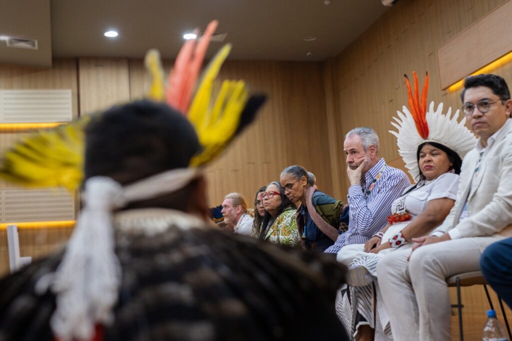 CHAMA LULA E REVOGA: Povos indígenas “param” COP30 e exigem revogação de decreto e fim da Ferrogrão 35