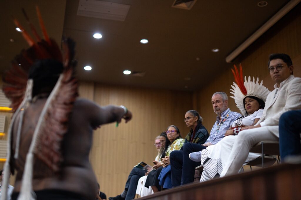 CHAMA LULA E REVOGA: Povos indígenas “param” COP30 e exigem revogação de decreto e fim da Ferrogrão 31