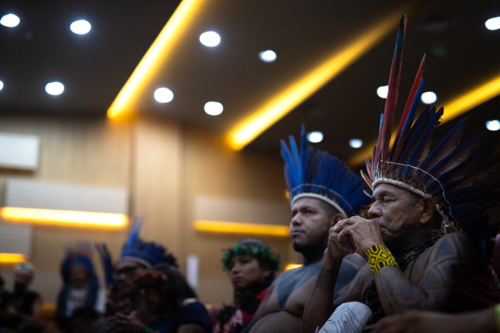 CHAMA LULA E REVOGA: Povos indígenas “param” COP30 e exigem revogação de decreto e fim da Ferrogrão 37