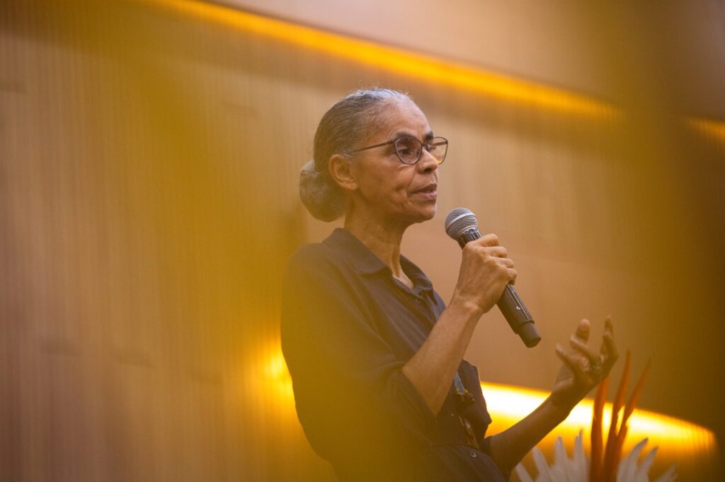 CHAMA LULA E REVOGA: Povos indígenas “param” COP30 e exigem revogação de decreto e fim da Ferrogrão 47